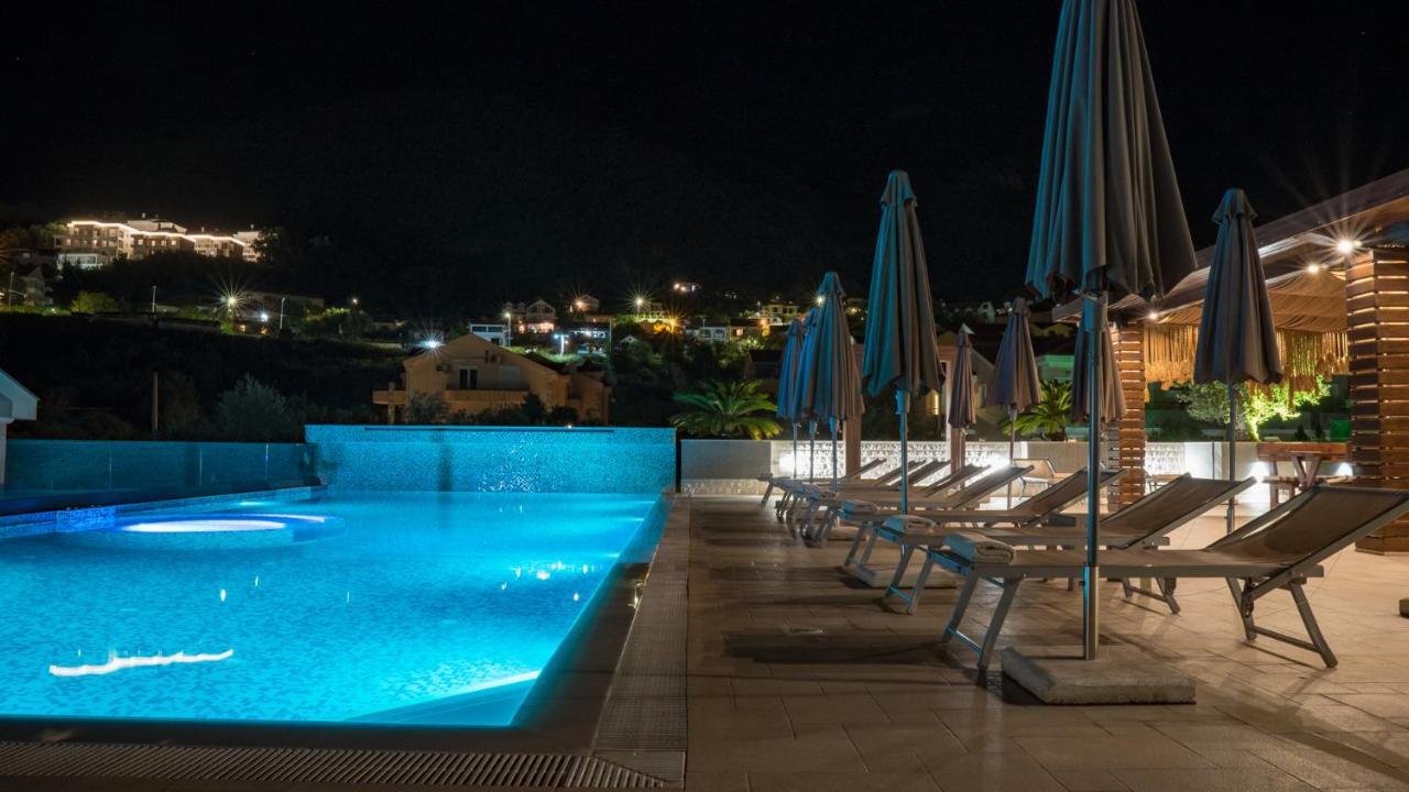Sun Village Aparthotel Herceg Novi Exterior foto